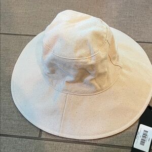 NWT Jenni Kayne sun hat in beige